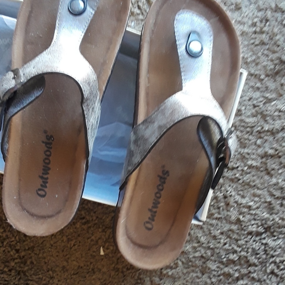 Sandals - Picture 2 of 3